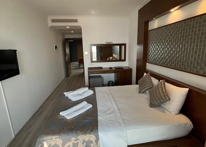 Small Hotell