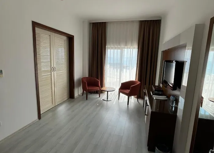 Ξενοδοχείο Small 3*