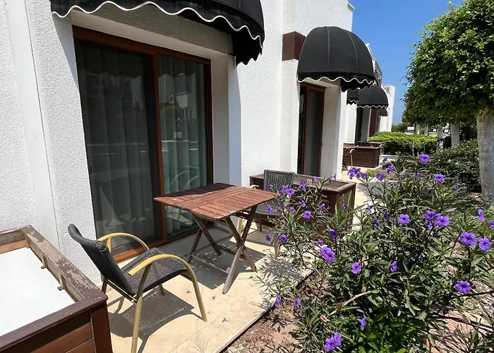 Ξενοδοχείο Small 3*