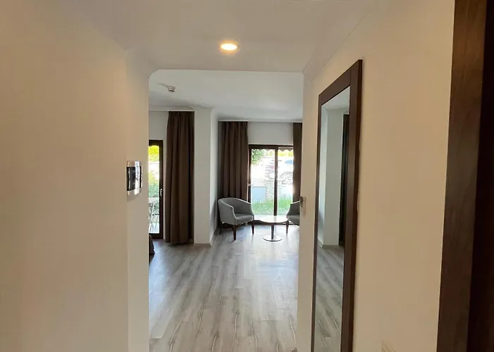Hotel Small 3*